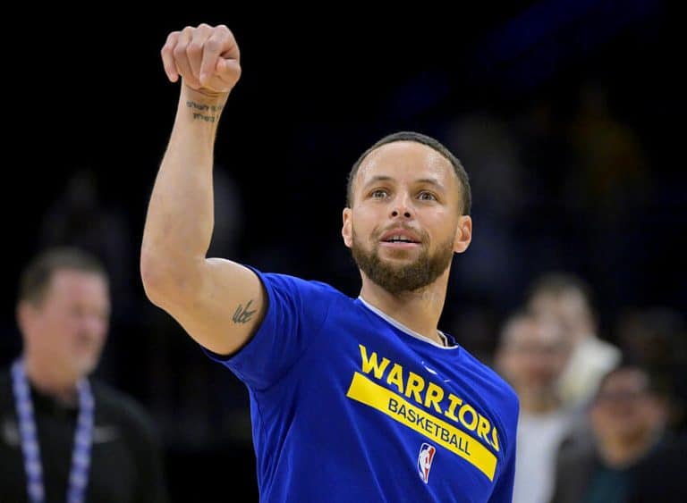 Treinador d&aacute; relato INSANO sobre Stephen Curry e web fica enlouquecida