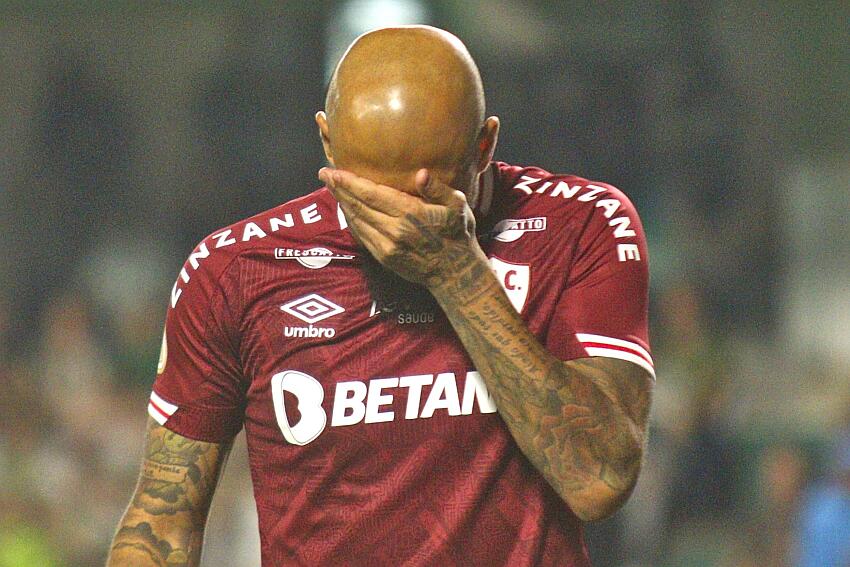 ACORDO COM RESPONSABILIDADE! Felipe Melo ter&aacute; que pagar multa por gesto ofensivo