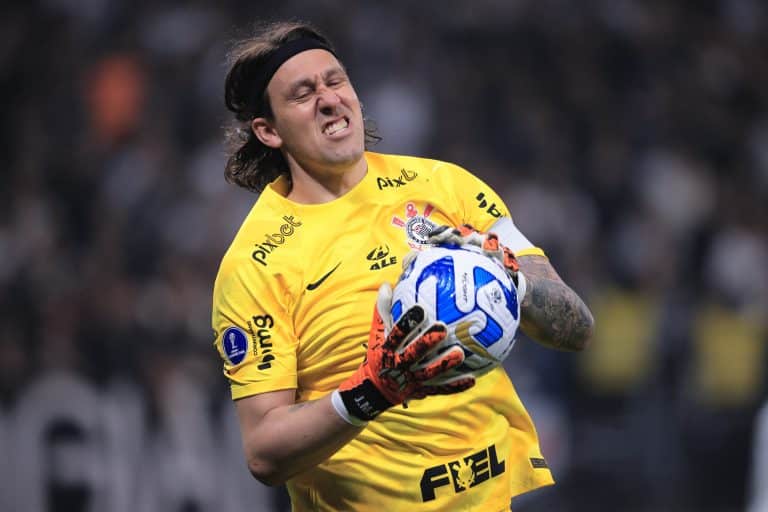 C&aacute;ssio vira pesadelo dos argentinos ap&oacute;s milagre do Corinthians na Sul-Americana