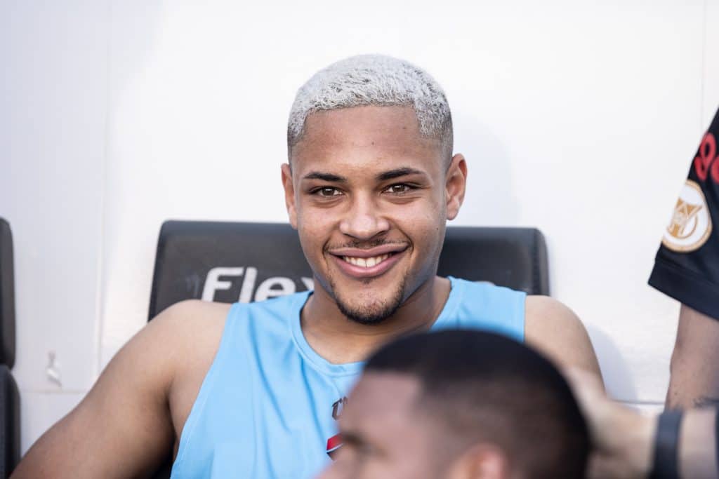 E O BAR&Ccedil;A? Athletico toma decis&atilde;o inusitada sobre Vitor Roque ap&oacute;s elimina&ccedil;&atilde;o na Libertadores