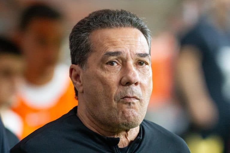 Luxemburgo n&atilde;o fica: nome do novo t&eacute;cnico do Corinthians para 2024 vaza na web