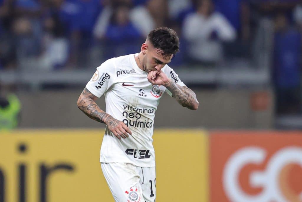 Gustavo Mosquito faz revela&ccedil;&atilde;o bomb&aacute;stica ap&oacute;s les&atilde;o e preocupa torcida do Corinthians