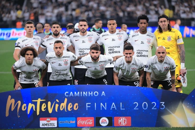 MUITA GRANA! Sal&aacute;rios dos jogadores do Corinthians s&atilde;o revelados e torcida fica surpresa