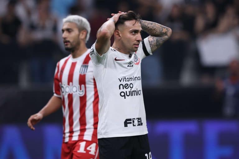 Comentarista do SBT faz &lsquo;piada de mau gosto&rsquo; com Gustavo Mosquito no Corinthians