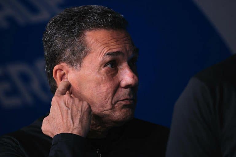 Corinthians ter&aacute; mais dois desfalques e situa&ccedil;&atilde;o preocupa Luxemburgo