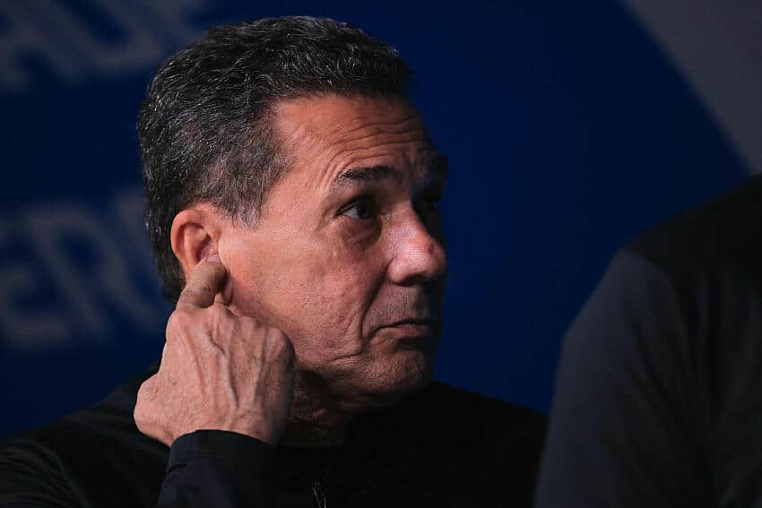 Corinthians ter&aacute; mais dois desfalques e situa&ccedil;&atilde;o preocupa Luxemburgo