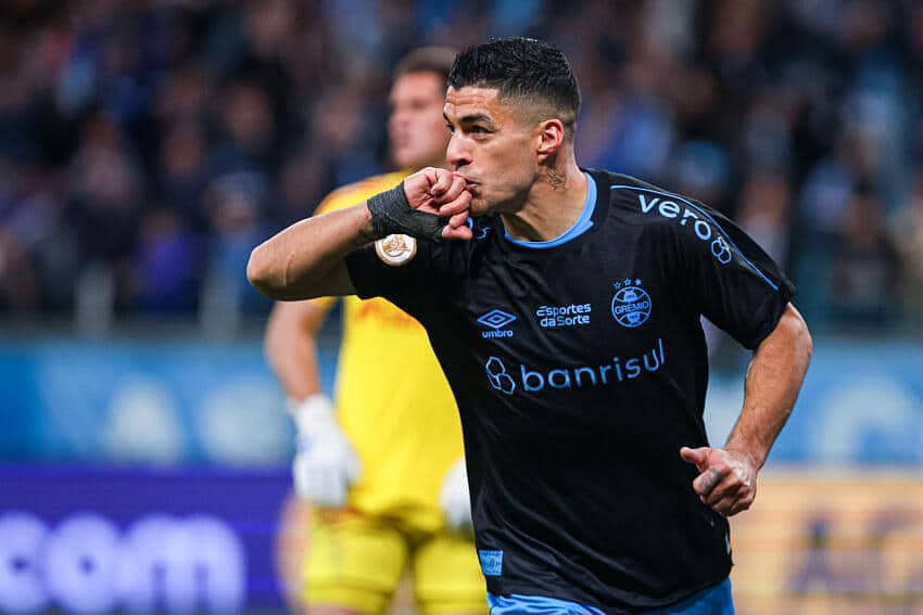 NA HIST&Oacute;RIA! Su&aacute;rez marca ap&oacute;s oito jogos e atinge feito impressionante pelo Gr&ecirc;mio