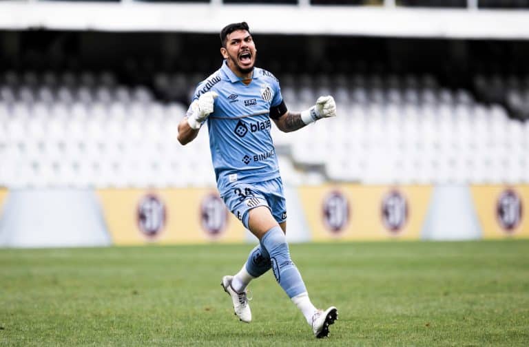 Torcida do Santos recebe ajuda de craque em a&ccedil;&atilde;o de retorno &agrave; Vila Belmiro