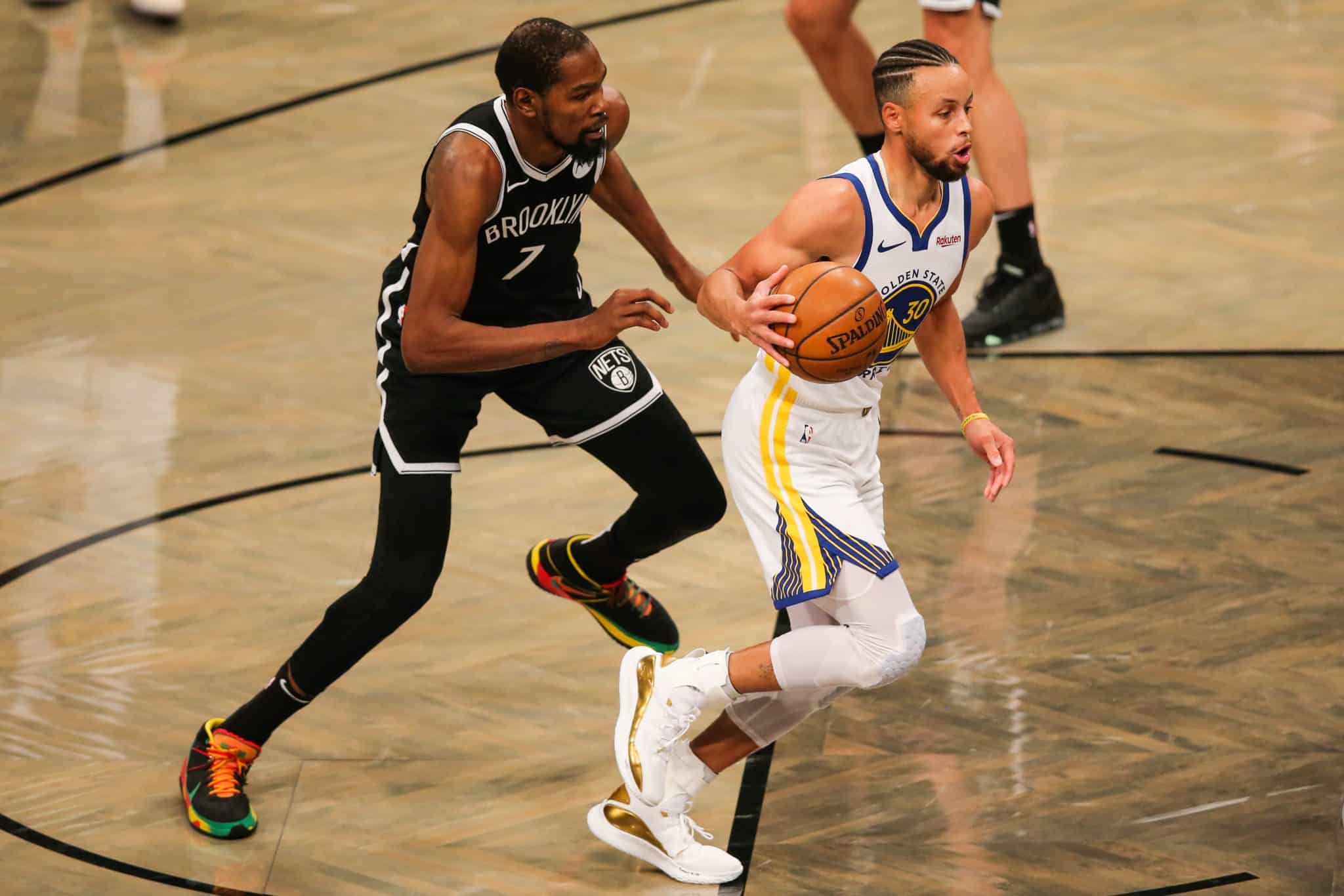 NBA abre temporada 2023/24 com lendas campe&atilde;s em lados opostos