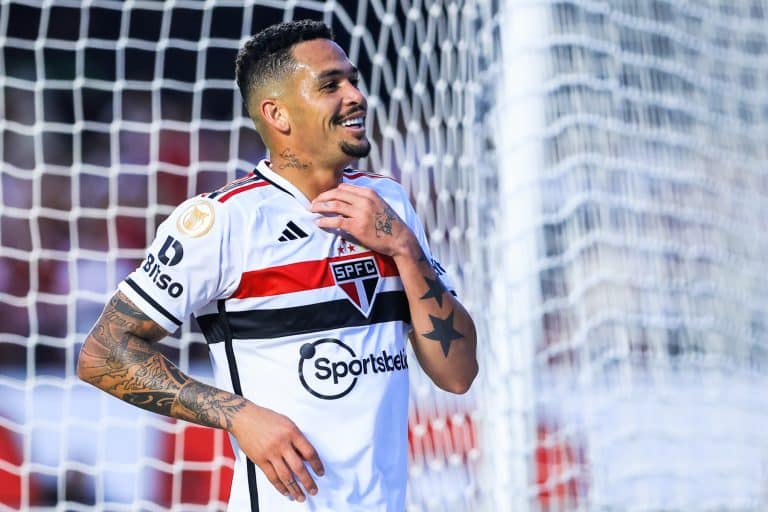 Luciano atinge marca hist&oacute;rica no S&atilde;o Paulo e ultrapassa Dagoberto