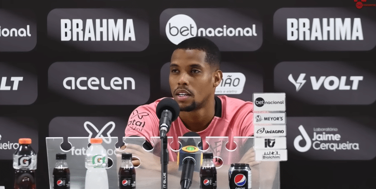 &ldquo;Jogador &eacute; tudo burro&rdquo;, elenco do Vit&oacute;ria &lsquo;alopra&rsquo; Iuri Castilho ap&oacute;s desabafo inusitado