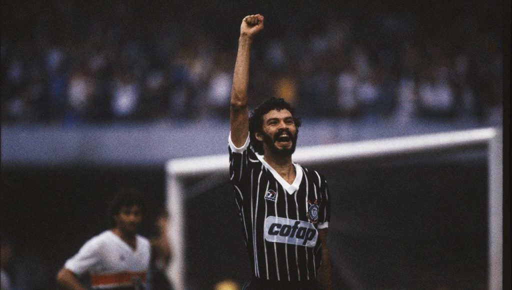 Veja quem s&atilde;o os 5 maiores meias da hist&oacute;ria do Corinthians