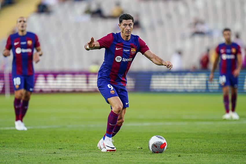 Xeque mate! Ar&aacute;bia Saudita domina ranking dos maiores sal&aacute;rios no futebol