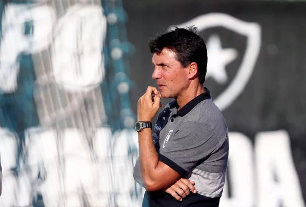 BOM E BARATO! T&eacute;cnico da S&eacute;rie A tem sal&aacute;rio revelado e valor IMPRESSIONA