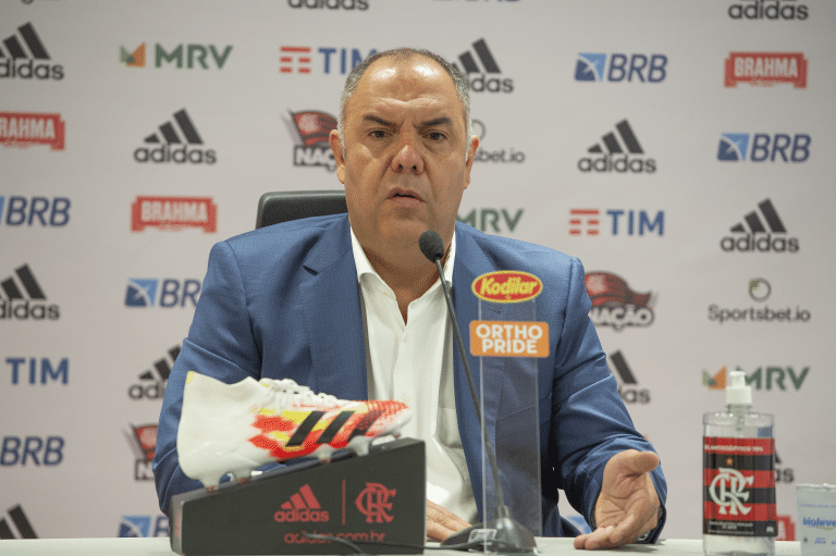 BOMBA! Marcos Braz agride torcedor do Flamengo ap&oacute;s cobran&ccedil;a em shopping