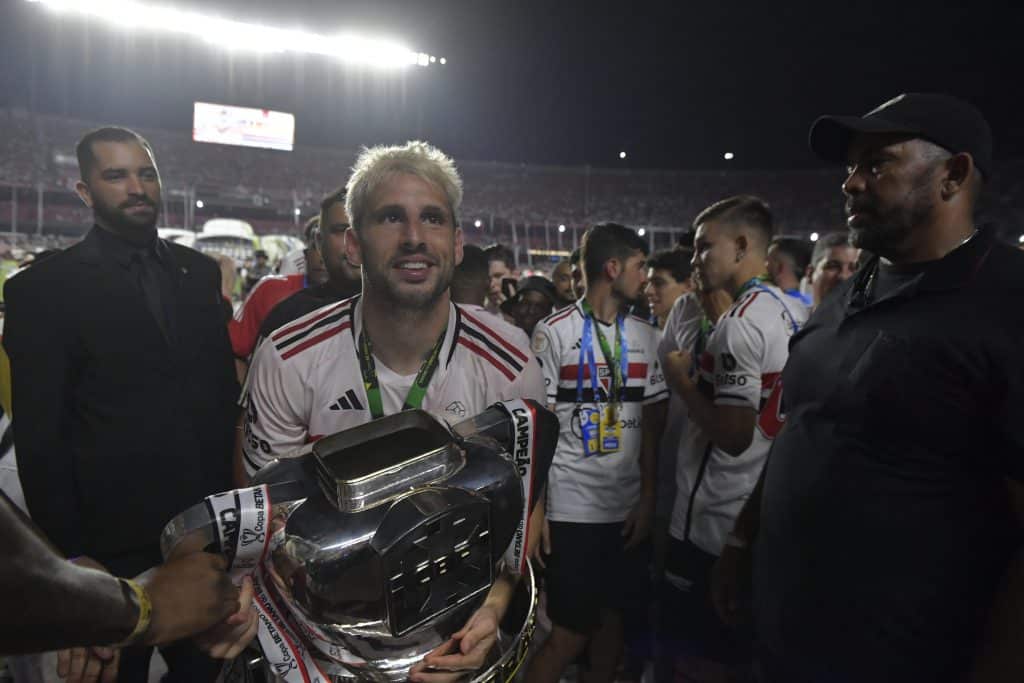 &Iacute;DOLO! Calleri vaza mensagem comprometedora e chama craque para jogar no S&atilde;o Paulo