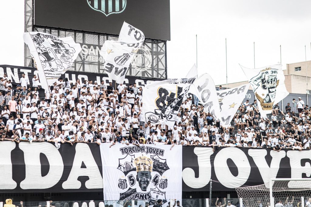 (V&iacute;deo) Torcida do Santos d&aacute; SHOW com festa SURREAL na Vila Belmiro antes de decis&atilde;o&nbsp;contra&nbsp;o&nbsp;Vasco
