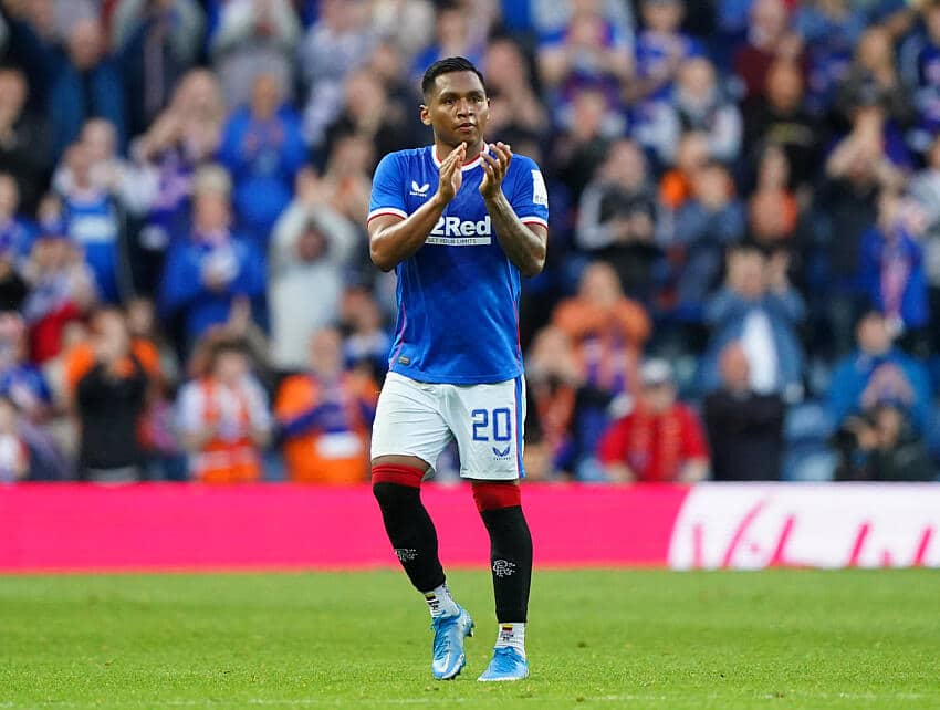 Artilheiro da Europa &eacute; regularizado e Santos ganha refor&ccedil;o de peso