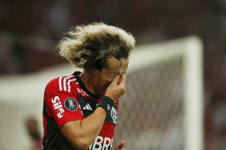 Conta de David Luiz posta v&iacute;deo em tom de despedida no Flamengo e verdade vem &agrave; tona