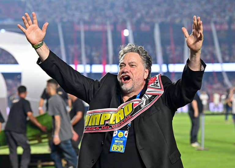 ACONTECEU AGORA! Em ano de elei&ccedil;&atilde;o, Julio Casares d&aacute; DINHEIRO a funcion&aacute;rios do S&atilde;o Paulo e MOTIVO&nbsp;&Eacute;&nbsp;REVELADO