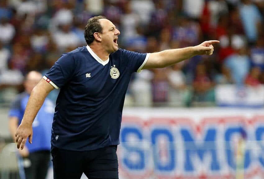 Rog&eacute;rio Ceni esquece as c&acirc;meras e d&aacute; bronca em Gilberto