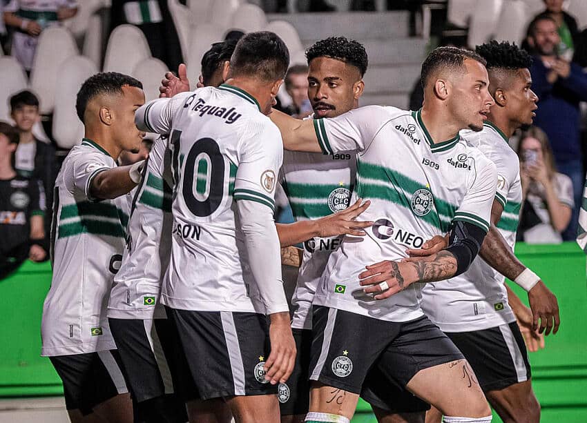 Refor&ccedil;os bomb&aacute;sticos: Coritiba surpreende com contrata&ccedil;&otilde;es internacionais de peso