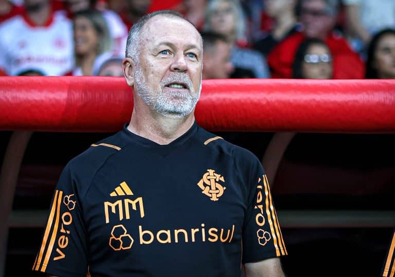 Mano Menezes &lsquo;manda curr&iacute;culo&rsquo; para sele&ccedil;&atilde;o estrangeira de olho na Copa do Mundo