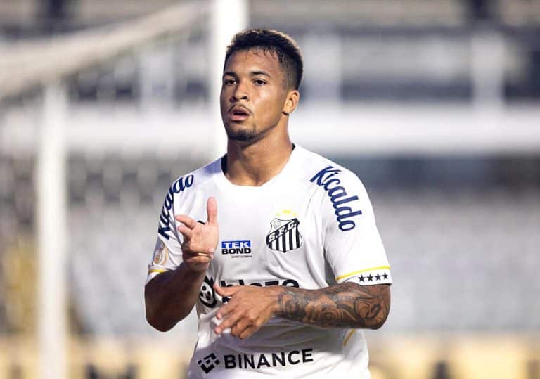 Rumo &agrave; It&aacute;lia! Roma j&aacute; sabe quando contar&aacute; com Marcos Leonardo