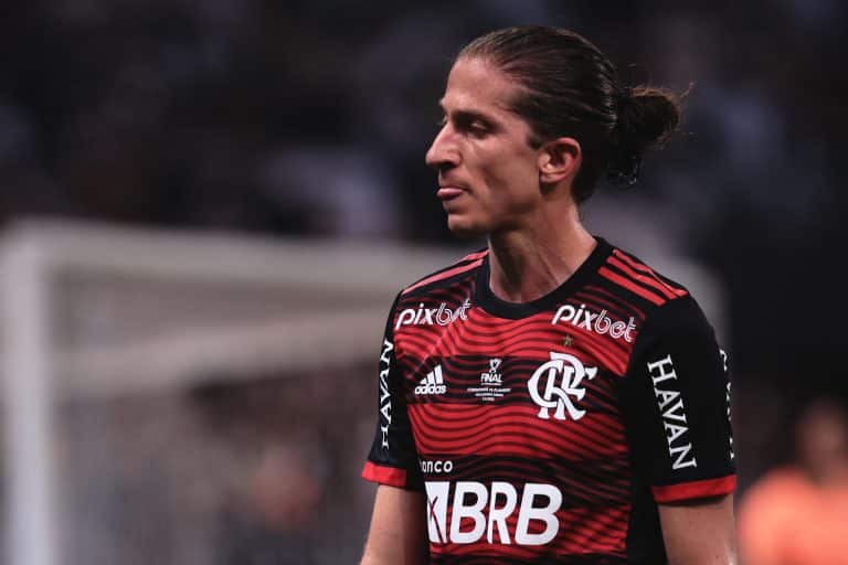 Fez isso agora para todo mundo ver: Filipe Lu&iacute;s fica &lsquo;P DA VIDA&rsquo; e REBATE protesto da torcida do Flamengo