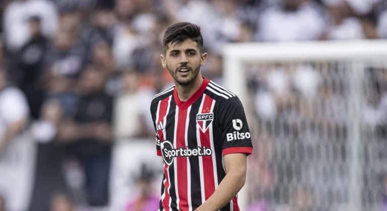 Ganhava s&oacute; R$ 40 mil antes de renovar: novo SAL&Aacute;RIO de Beraldo no S&atilde;o Paulo cai na web e SURPREENDE geral