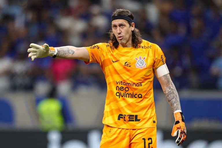 S&Oacute; GIGANTES! C&aacute;ssio &eacute; tietado por &iacute;cone da NFL e leva torcida do Corinthians &agrave; loucura