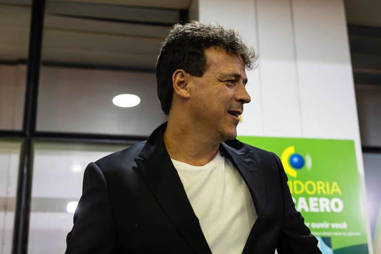 DIFERENCIADO! Campe&atilde;o da Copa do Mundo se rende ao talento de Diniz