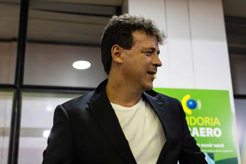 DIFERENCIADO! Campe&atilde;o da Copa do Mundo se rende ao talento de Diniz