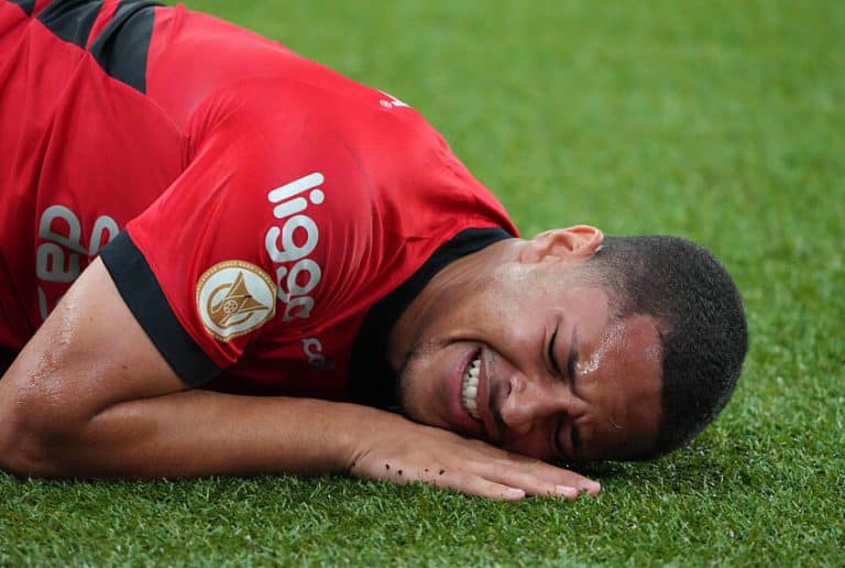 Les&atilde;o de Vitor Roque chega na Espanha e Xavi fica ARRASADO com a not&iacute;cia