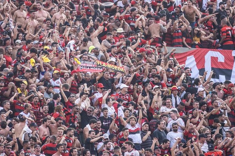 N&Atilde;O POUPARAM NINGU&Eacute;M! Torcida do Flamengo PROTESTA antes de encontro com o Bahia no Maracan&atilde;