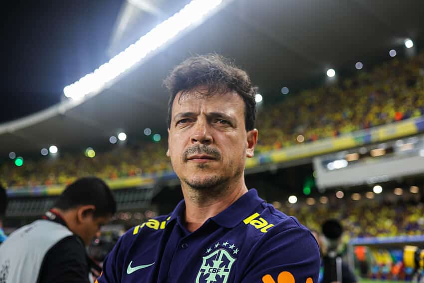 AL&Ocirc;, FERNANDO DINIZ? Brasileiro DESTR&Oacute;I em estreia na Champions e outra sele&ccedil;&atilde;o&nbsp;pode&nbsp;convocar