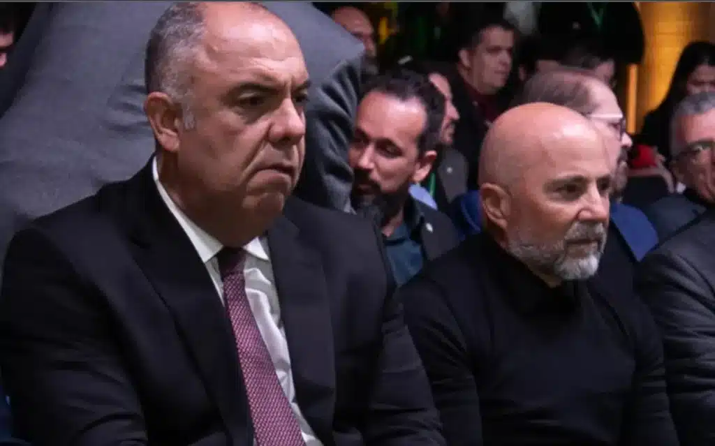 ATUALIZA&Ccedil;&Atilde;O! Briga de Marcos Braz e torcedor do Flamengo rende fratura e mordida na virilha