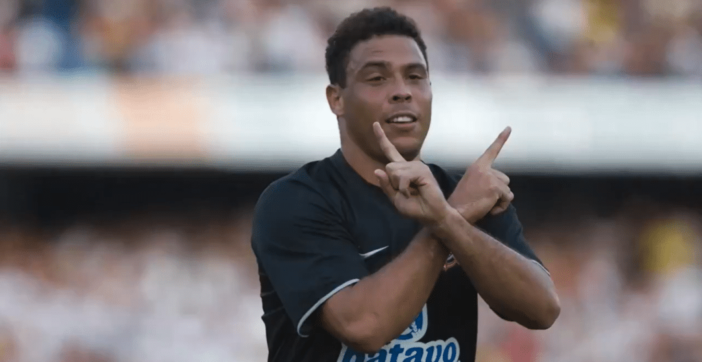 J&Aacute; PENSOU? Ronaldo Fen&ocirc;meno tentou trazer artilheiro do futebol portugu&ecirc;s para Corinthians