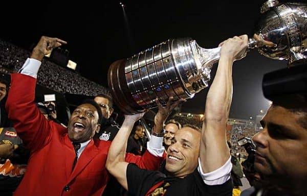 Veja quem s&atilde;o os 5 maiores laterais-esquerdos da hist&oacute;ria do Santos