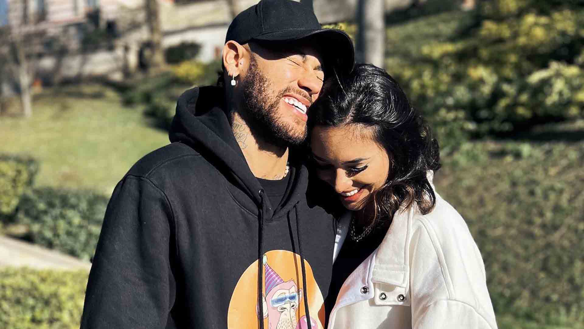 Com um sorriso no rosto: Neymar abre m&atilde;o de milh&otilde;es para manter relacionamento