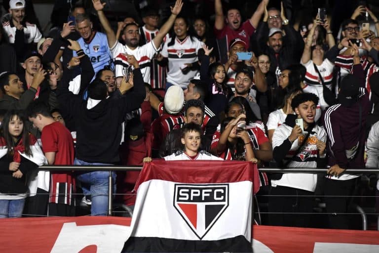 A&ccedil;&atilde;o beneficente de organizada do S&atilde;o Paulo chama aten&ccedil;&atilde;o na Web