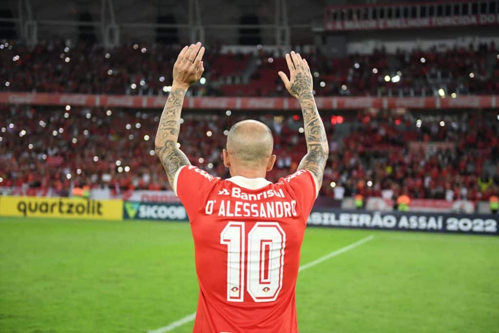 Veja quem s&atilde;o os 5 maiores meias da hist&oacute;ria do Internacional