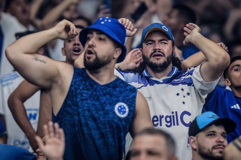 Se n&atilde;o fosse filmado, NINGU&Eacute;M acreditaria: loja do Cruzeiro comete GAFE e toca hino de RIVAL em live