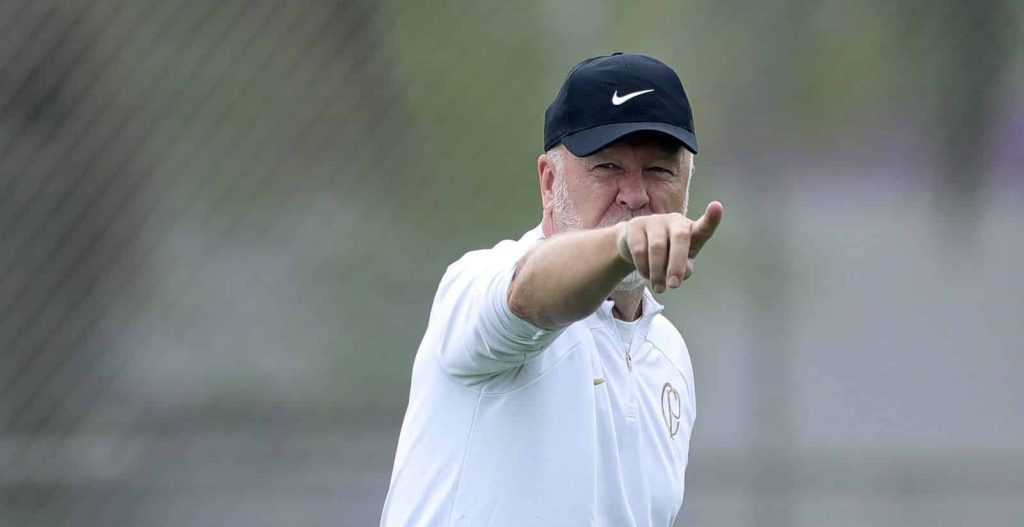 Ou d&aacute; muito certo, ou &eacute; desastre total: Mano Menezes prepara SURPRESA na escala&ccedil;&atilde;o do Corinthians na Sul-Americana