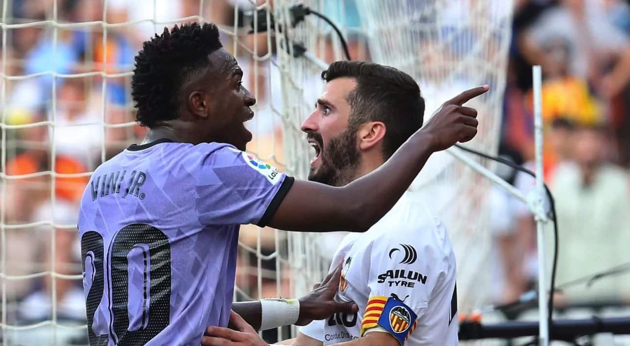 "VINICIUS FOI V&Iacute;TIMA": Ancelotti sai em DEFESA de brasileiro em casos de racismo