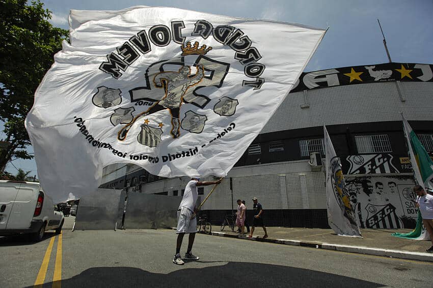 ACABOU DE ACONTECER! Ex-t&eacute;cnico do Santos &eacute; anunciado em rival de CR7