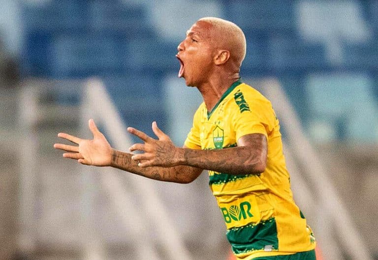 ELE FEZ ISSO MESMO! Deyverson faz GESTO para a torcida do Cuiab&aacute; e CAUSA REVOLTA na Arena Pantanal