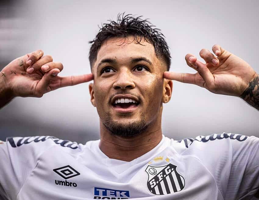 EST&Atilde;O DE OLHO! Imprensa europeia se rende a talento de jogador do Santos e REVELA novo destino