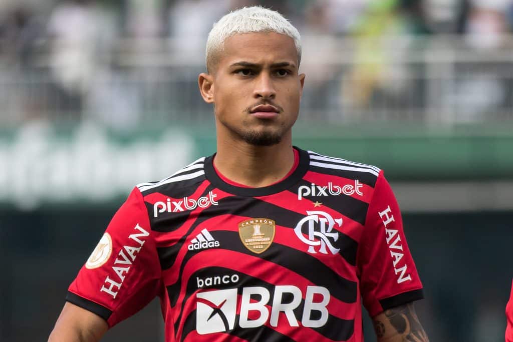 D&aacute; para recontratar Jo&atilde;o Gomes e ainda SOBRA: Flamengo separa CAMINH&Atilde;O DE DINHEIRO para dar nas m&atilde;os de Tite