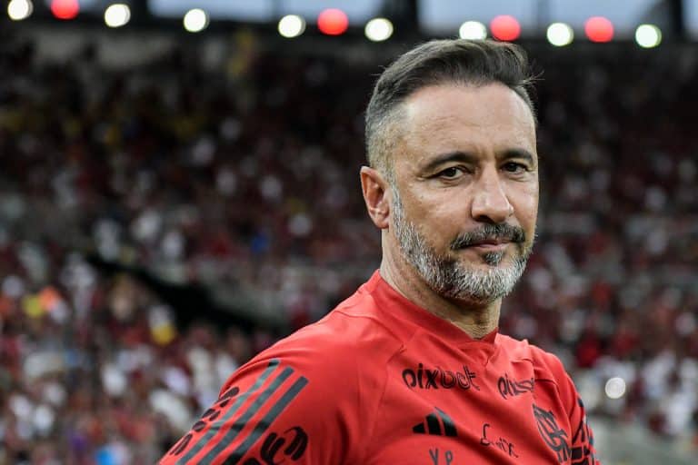 Confirmado, est&aacute; acontecendo AGORA: Ex-Flamengo, V&iacute;tor Pereira FECHA com novo clube e destino surpreende geral